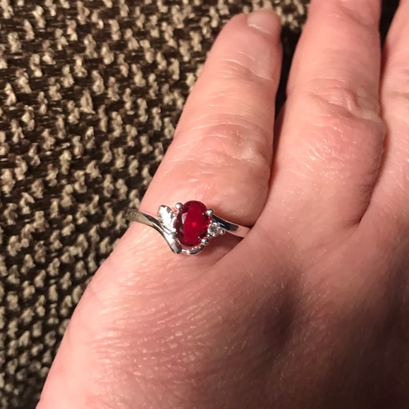 925 Silver Garnet Ring ~ Size 7.5 - Picture 2 of 6